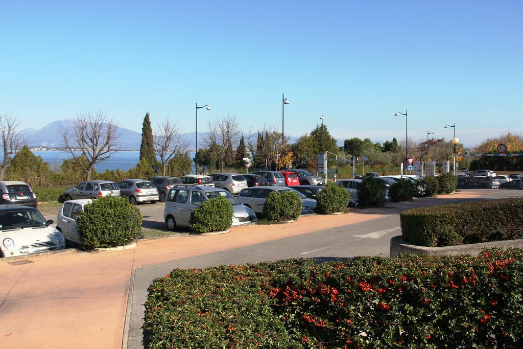 Antico Borgo Lägenhet Desenzano del Garda Rum bild