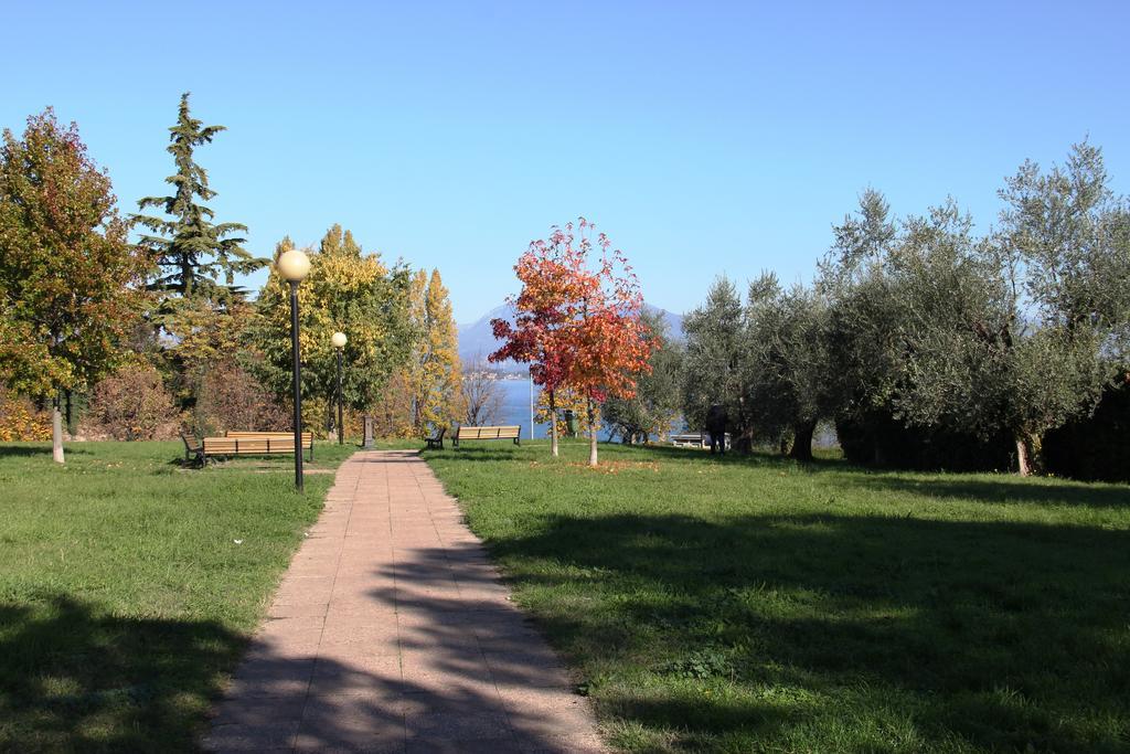 Antico Borgo Lägenhet Desenzano del Garda Rum bild